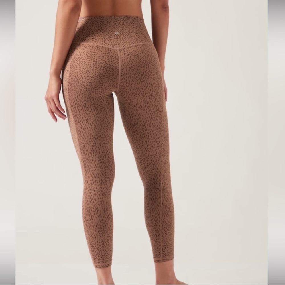 Athleta Salutation Animal Print Leggings w/ Stash Pockets Womens Size M - Picture 4 of 12